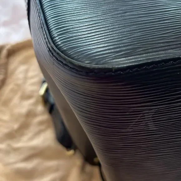 Louis Vuitton Black epi leather Shoulder Bag - Picture 8 of 16